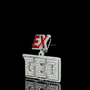 Elegante colgante de nombre con tachuelas de diamantes de Moissanite en plata de ley con fianza de diseñador personalizada con esmalte brillante Calidad Premium - Product Image 2