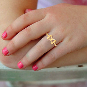 Anillo de Oro Gracious Bow para Bebé, Anillo de Oro de Lujo para Niñas con un Elegante Diseño de Lazo Doble y un Clásico Nudo Minimalista - Product Image 2