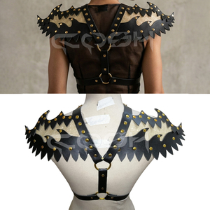 Arnés de hombro negro hecho a mano con alas y tachuelas doradas de piel sintética para disfraz de festival, fabricante personalizado - Product Image 6