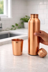 Botella de Agua de Cobre Puro Dorado Clásica de Gran Capacidad, Antiderrames, 250 ml, Tapa de Empuje y Tirar, Apta para Alimentos, Apta para Lavavajillas, Hecha a Mano, Martillada - Product Image 4