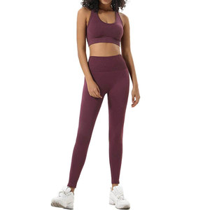 Ensemble de yoga Premium pour femmes, 2 pièces, soutien-gorge de sport sans couture, leggings taille haute, violet foncé, tenue de sport, ensemble de vêtements de sport, Pakistan - Product Image 4