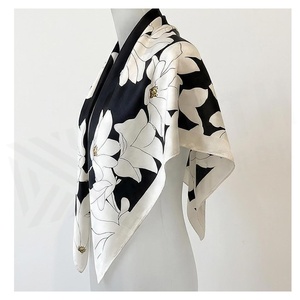 Pañuelo de Seda Cuadrado para Mujer, Estampado Floral, Elegante Accesorio de Moda Multifuncional para Todas las Temporadas - Product Image 3