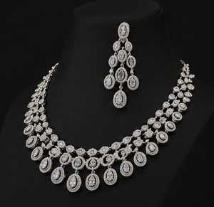 Parure Collier et Boucles d'Oreilles Orelia Luxe Orelia 462 en Zircon Argenté Plaqué Platine, Bijoux de Mariée Tendance Goutte Ovale pour Cadeau de Mariage ou Fête - Product Image 1
