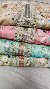 Ensemble pantalon et veste prêt-à-porter en coton Banarasi de qualité supérieure avec imprimé floral numérique et décolleté brodé à la main - Fournisseur indien - Product Image 6