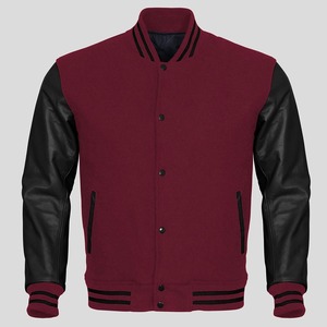 Veste universitaire en laine marron pour homme avec manches en cuir noir, logo frontal, coupe classique, col montant, coupe-vent, style preppy, tenue décontractée d'automne - Product Image 1