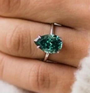 Bague élégante en argent sterling avec diamant vert taille poire, sertie solitaire, cadeau de promesse pour femme, bijou élégant pour le quotidien - Product Image 1
