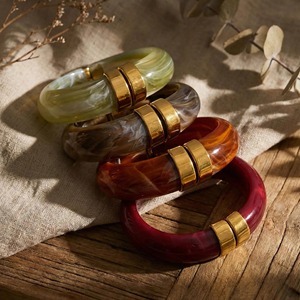 Bracelets en résine haut de gamme faits à la main, lisses, personnalisables, vente en gros directe usine - Product Image 1