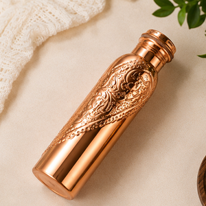 Bouteille d'eau en cuivre pur de luxe avec détails de garniture diagonale, idéale pour la maison, les voyages et les fêtes - Product Image 4