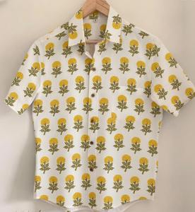 Chemise décontractée pour homme en coton, style formel, faite à la main par un designer indien, à manches courtes, rayée, imprimé batik, écologique, été - Product Image 1