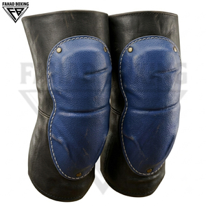 Genouillères de protection en cuir véritable bleu-noir, rembourrées, réglables, légères et robustes, pour l'entraînement sportif et le MMA - Product Image 1