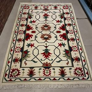 Kilim de lana anudado a mano con diseño de entramado - Campo abstracto de color marfil con motivos rojos, tejido plano simétrico en crema y carmesí - Product Image 1
