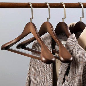 Los más vendidos y populares perchas de madera 2026 para abrigos, trajes, chaquetas y camisas gruesas. Fabricado por M.I.G. EXPORTACIONES. - Product Image 5