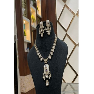 Conjunto de Collar y Aretes Clásicos de Moissanita Chapados en Oro de Aleación de Primera Calidad, Regalo para Compromiso, Aniversario, Boda o Fiesta - Product Image 1