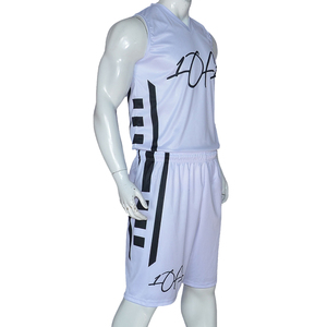 Fabricant d'uniformes de basketball sur mesure. Ensemble de maillots en maille 100 % polyester pour sublimation, respirant et à séchage rapide, pour le sport (vente en gros) - Product Image 3