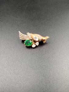 Broche Paon Vintage en Argent 925 de Luxe Amaira Jewels avec Pierre Taille Émeraude et Pavé de Diamants, Bijou Fin Nœud Papillon, Cadeau Unisexe - Product Image 3