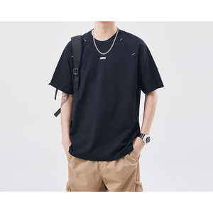 เสื้อยืดแขนสั้นสีดำทรงปกติสำหรับผู้ชาย คอกลม ผ้าคอตตอนเจอร์ซีย์ ระบายอากาศได้ดี สวมใส่สบาย น้ำหนัก 260 กรัม พิมพ์ลายโลโก้ด้านหน้า - Product Image 5