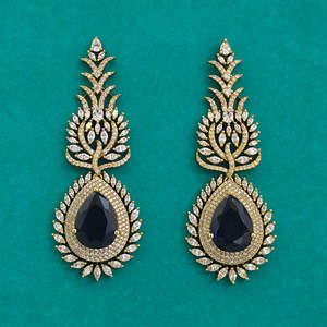 Pendientes Clásicos Americanos de Última Moda con Latón y Circonita, Diseño Largo, Chapado Mehndi, Modelo 444103 - Product Image 1