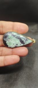 Colgante de Bisel con Gema Kammererita al por Mayor, Calidad Increíble para Fabricación de Joyería Minorista, Incrustación de Calidad Superior - Product Image 2