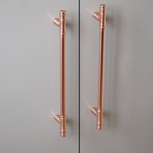 Bouton de meuble en laiton avec motif chevron, design en forme de T, finition polie, quincaillerie en laiton massif pour tiroirs et placards - Product Image 1