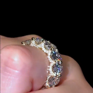 แหวน Eternity Band ทรงวงรี ประดับเพชร Lab Grown แบบ Hidden Halo ตัวเรือนแบบ U-Prong Set ฝังเพชรแบบ Micro Pave เต็มวง แหวนแต่งงาน ของขวัญวันครบรอบ - Product Image 3