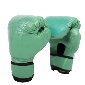Gants de boxe en cuir PU noir avec sangle de poignet réglable, imprimé flamme violette, fermeture auto-agrippante, emballage personnalisable pour - Product Image 3