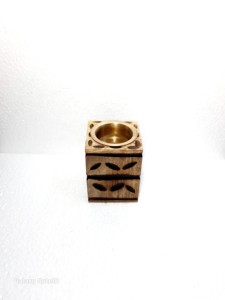 Le HANDICRAFT HUB Brûleur d'encens artisanal en bois de manguier avec insert en laiton Diffuseur aromatique écologique Utilisation toute saison - Product Image 4