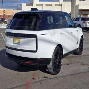 ข้อเสนอสุดพิเศษสำหรับรถ SUV มือสอง Land Rover Range Rover P530 SE ปี 2023 - Product Image 2