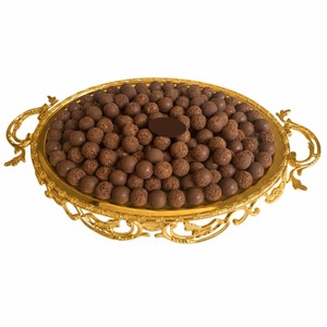Bandeja de metal plateada ovalada de alta calidad con asa de diseño floral para postres, ideal para Eid, bodas y ocasiones especiales. - Product Image 4