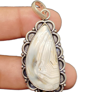 จี้ทองเหลืองดีไซน์แบบหลวมประดับด้วยพลอยอาเกตลูกไม้ธรรมชาติ - Product Image 1