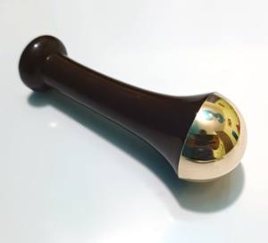 Varita Kansa Hecha a Mano por Senoras, Masajeador Manual Facial y Corporal, Herramienta Ayurvédica de Bronce, Hecho en India - Product Image 2