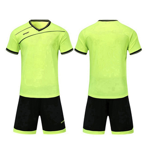 เสื้อฟุตบอลสีพื้นยอดนิยมปี 2026 ผ้าโพลีเอสเตอร์ 100% คอวี แห้งเร็ว ชุดฟุตบอลสำหรับผู้ชาย - Product Image 5