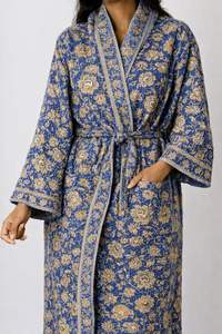 Peignoir long kimono gris en coton gaufré compressé à séchage rapide pour femme, imprimé à la main, idéal pour la maison, les voyages, la plage et le spa - Product Image 5