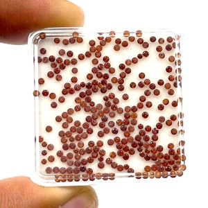 Granate natural de Mozambique, corte redondo facetado, piedra preciosa suelta, granate rojo para la fabricación de joyas, precio al por mayor, a granel, 1.75 mm - Product Image 1