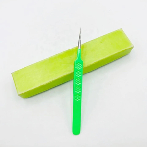 Pince à épiler professionnelle en acier inoxydable massif pour cils, avec étiquette personnalisée, couleur verte, à angle droit - Product Image 2