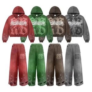 Ensemble de survêtement streetwear pour homme avec logo personnalisé, comprenant un sweat à capuche et un pantalon de jogging, en tissu uni, écologique, avec strass et cristaux, effet délavé et vieilli, style streetwear, OEM - Product Image 1