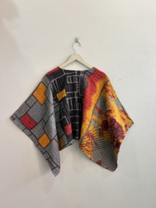 Haut traditionnel Kantha fait main, vintage, tie-dye pour femmes, style bohème, poncho, haut hippie - Product Image 6
