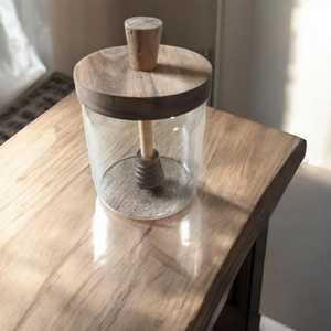 Pot à miel en verre avec couvercle en bois et cuillère distributrice : Rangement rustique pour la cuisine - Product Image 3