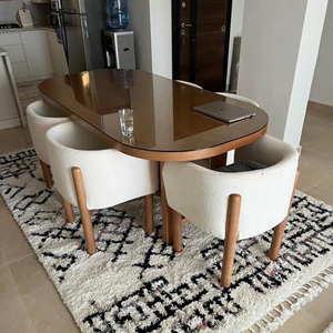 Ensemble de table à manger ovale en bois moderne avec chaises rembourrées crème, design mid-century pour salle à manger à domicile - Product Image 1