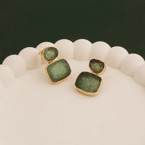 Boucles d'oreilles pendantes à double pierre faites à la main brut vert fraise Quartz pierre de naissance pierre précieuse léger mode bijoux - Product Image 5