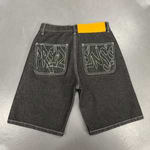 Fabricación de Shorts de Mezclilla Negra Cruda Personalizados con Logotipo Bordado, Shorts de Mezclilla Anchos Premium para Hombre - Product Image 1