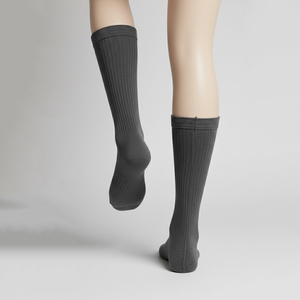Chaussettes hautes unies grises côtelées en tricot respirant pour adultes, usage quotidien, Harry Johnson Production 2026 - Product Image 5