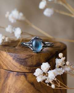 Bague de fiançailles en labradorite Anuu en argent sterling, design vintage inspiré de la nature, feuille, branche, certifiée IGI, bleu naturel - Product Image 1