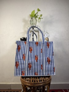 Bolsa de Lona Bordada con Langosta a Rayas Azules y Blancas, Estilo Preppy, Bolsa de Compras de Verano - Product Image 1