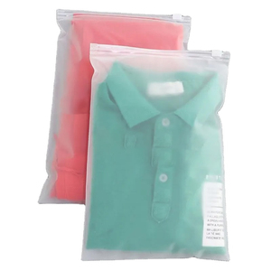 Organizador de ropa transparente personalizado, bolsas de plástico biodegradable para ropa interior y prendas de vestir, para empaque con gancho. - Product Image 1