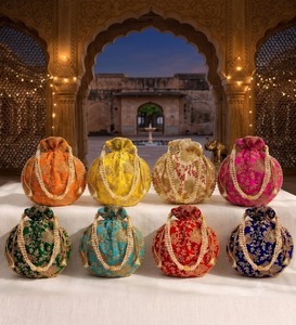 Sac Potli en Soie Fait Main Brodé avec Cordon, Pochette Traditionnelle, Cadeau de Mariage, Logo Personnalisé, Mariée, Fête de Diwali - Product Image 1