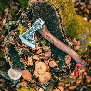 Tomahawk forjado de grado industrial, tomahawk de supervivencia para acampar, hacha de acero de alta calidad, hacha vikinga hecha a mano y personalizada. - Product Image 1