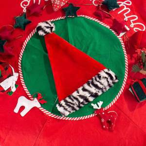 Chapeau de Père Noël rouge avec bordure en fausse fourrure noire et blanche, pompon, bonnet en peluche d'hiver pour adultes, logo personnalisé, bonnets de Noël - Product Image 6