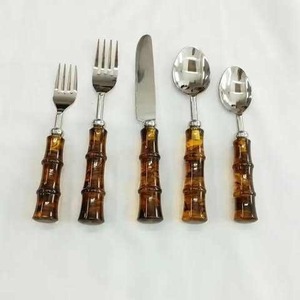 Juego de Cubiertos de Acero Inoxidable de Primera Calidad con Mango de Resina, Acabado Pulido Espejo, para Bodas y Restaurantes - Product Image 3