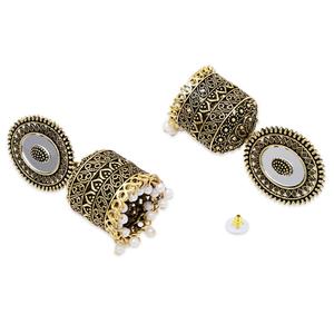 Boucles d'oreilles pendantes traditionnelles Jhumka plaquées or E3314FL - Product Image 3