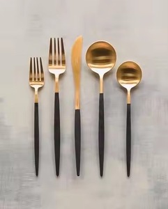 Collection élégante de couverts en acier inoxydable pour la présentation des aliments et l'excellence de l'hôtellerie - Product Image 3